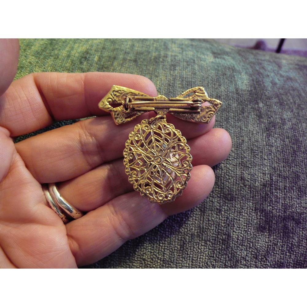 Vintage Gold Tone Filigree Bow Brooch, Pink Rose Dangle Pin, Victorian Revival - Picture 4 of 10